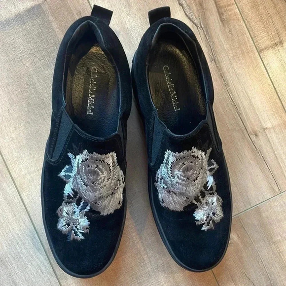 GABRIELLA MICHEL Michel Embroidered Rose Slip On Suede Sz 38 - Picture 1 of 7